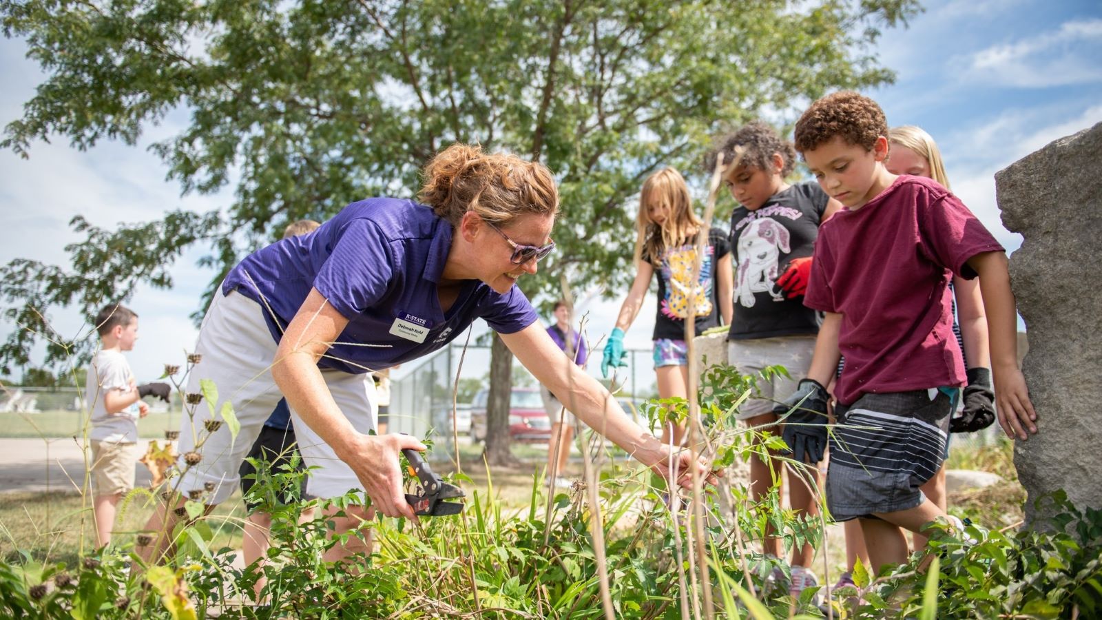 Volunteer with group of 4-H youth
